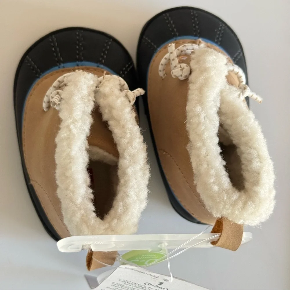 Carters Baby‎ Tan and Black Kids Boots Blue Trim Winter Cozy Outdoor 0-3 months